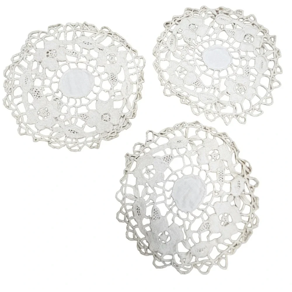 Vintage White Crochet Lace Floral Doilies Set of 3 Small‎ Round 4 Inch Coasters